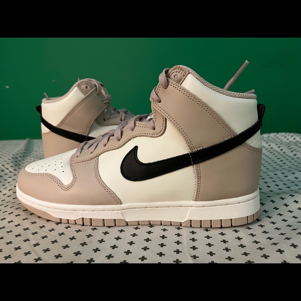 Nike Dunk High Sail Gum Size 10